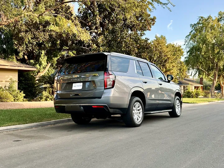 GRAY, 2021 CHEVROLET TAHOE Image 4