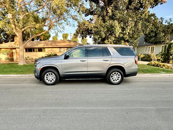 GRAY, 2021 CHEVROLET TAHOE Image 10