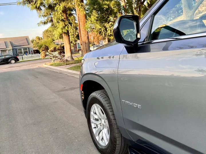 GRAY, 2021 CHEVROLET TAHOE Image 11