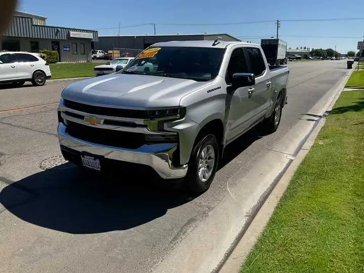 SILVER, 2020 CHEVROLET SILVERADO 1500 CREW CAB Image 2