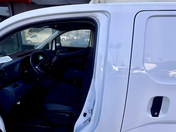 WHITE, 2019 NISSAN NV200 Image 27