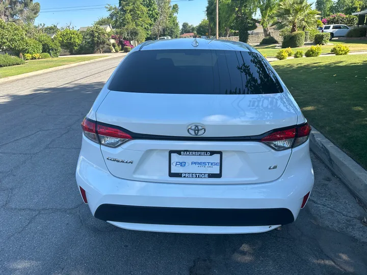 WHITE, 2021 TOYOTA COROLLA Image 9