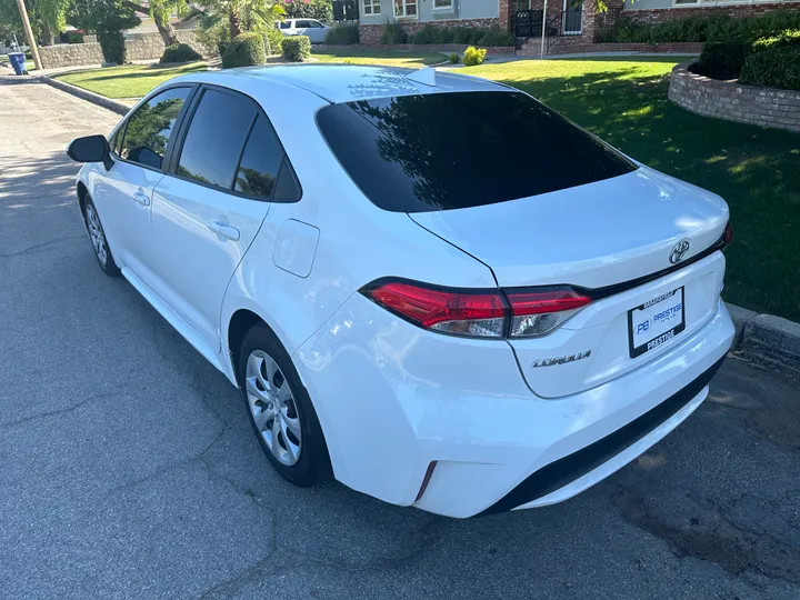 WHITE, 2021 TOYOTA COROLLA Image 11