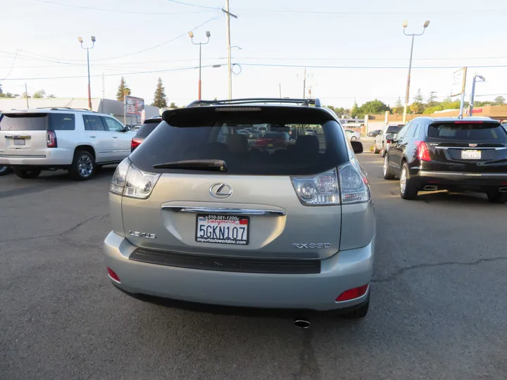 SILVER, 2004 LEXUS RX Image 7