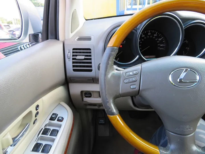 SILVER, 2004 LEXUS RX Image 19