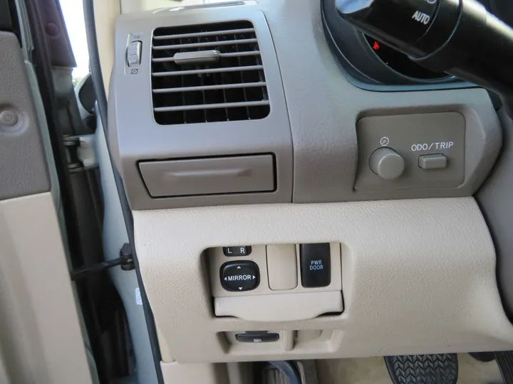 SILVER, 2004 LEXUS RX Image 21