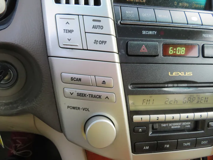 SILVER, 2004 LEXUS RX Image 27