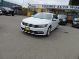 WHITE, 2017 VOLKSWAGEN PASSAT Thumnail Image 3