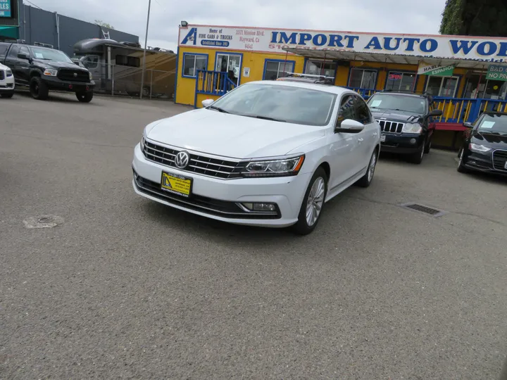 WHITE, 2017 VOLKSWAGEN PASSAT Image 3