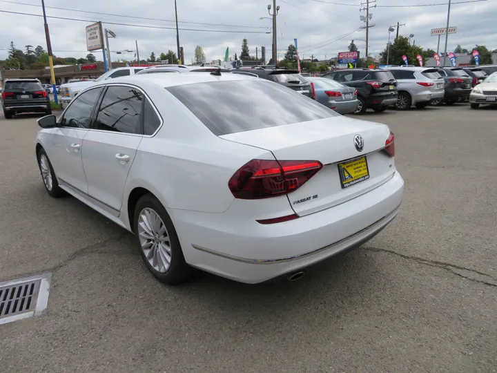 WHITE, 2017 VOLKSWAGEN PASSAT Image 7