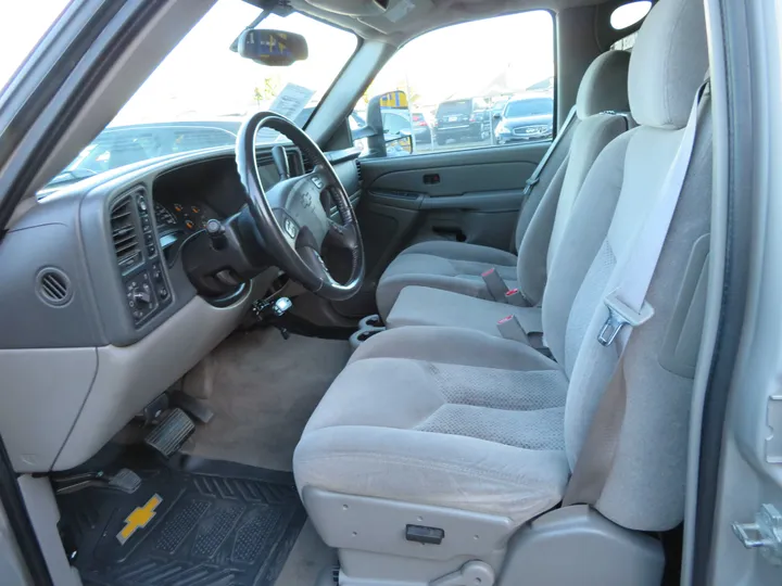 SILVER, 2006 CHEVROLET AVALANCHE 2500 Image 36