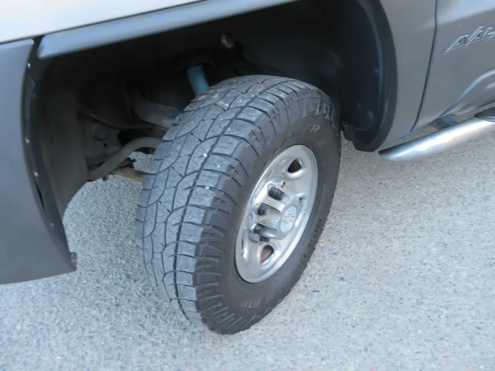 SILVER, 2006 CHEVROLET AVALANCHE 2500 Image 50