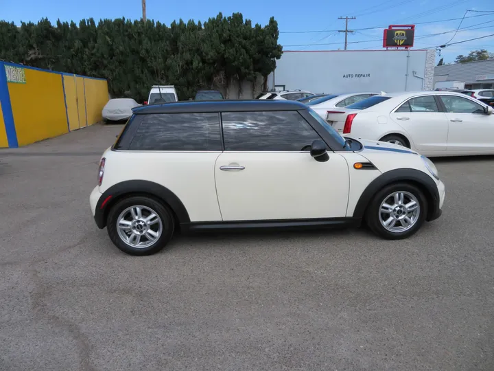 BLACK, 2011 MINI HARDTOP Image 4