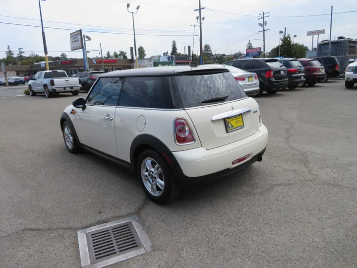 BLACK, 2011 MINI HARDTOP Image 7