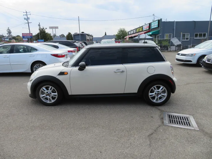 BLACK, 2011 MINI HARDTOP Image 8