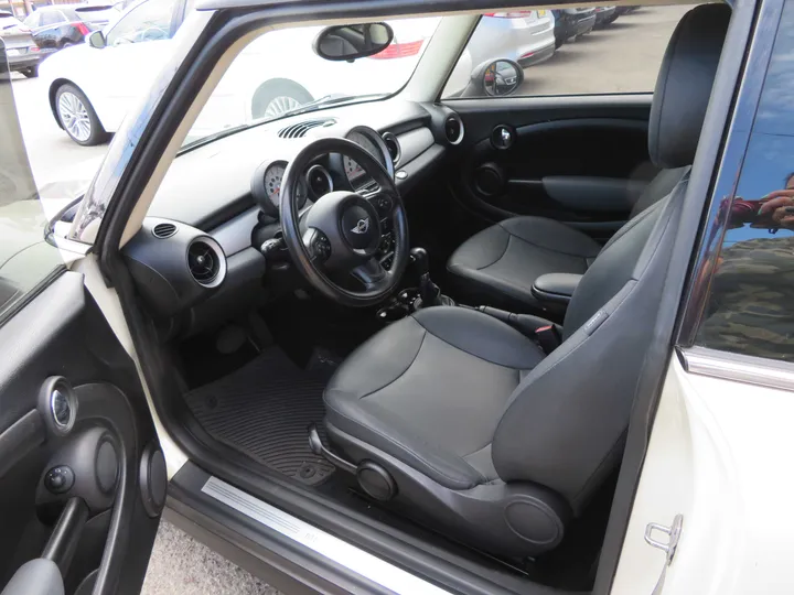 BLACK, 2011 MINI HARDTOP Image 9