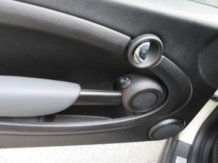 BLACK, 2011 MINI HARDTOP Image 17