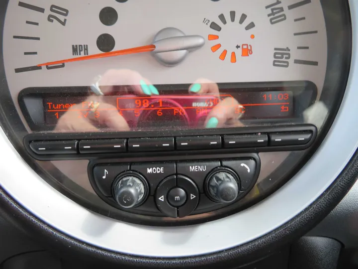 BLACK, 2011 MINI HARDTOP Image 21