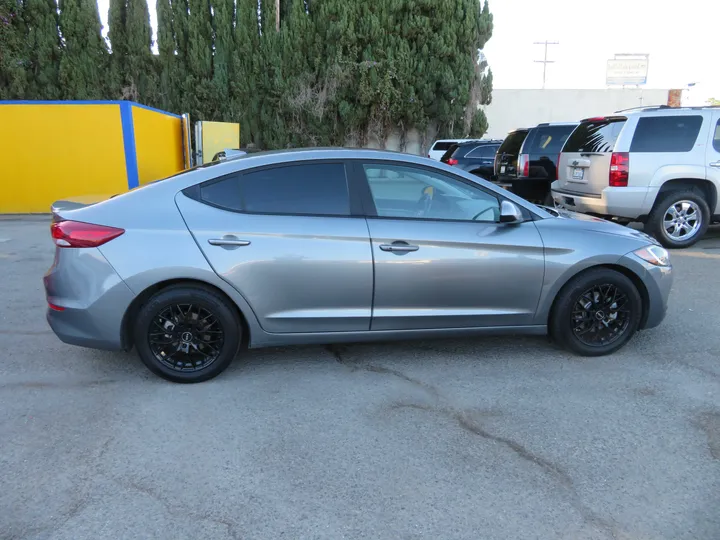 GRAY, 2018 HYUNDAI ELANTRA Image 5