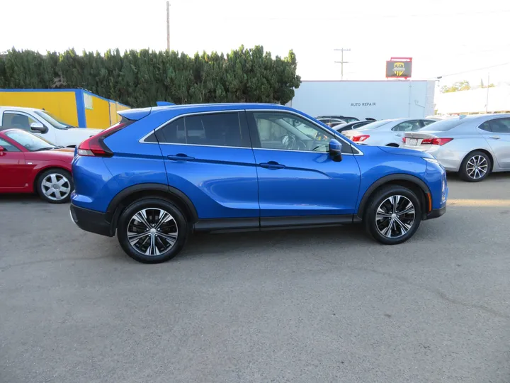 BLUE, 2022 MITSUBISHI ECLIPSE CROSS Image 5