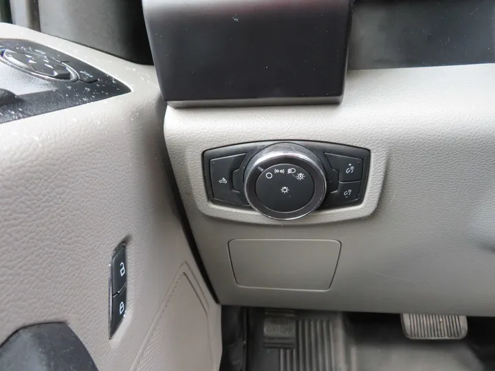 WHITE, 2016 FORD F150 REGULAR CAB Image 17