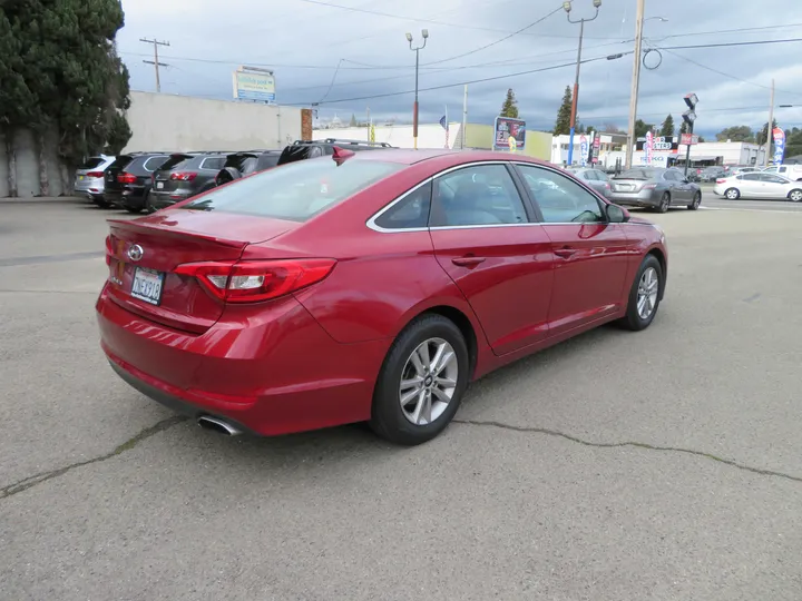 MAROON, 2016 HYUNDAI SONATA Image 5