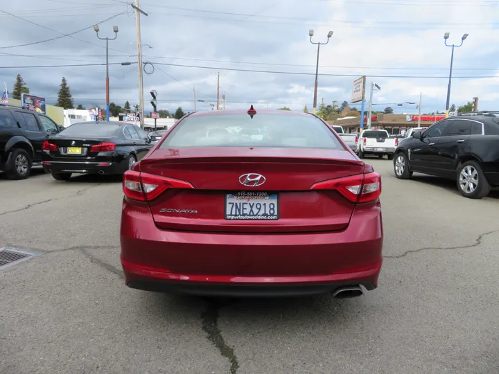 MAROON, 2016 HYUNDAI SONATA Image 6