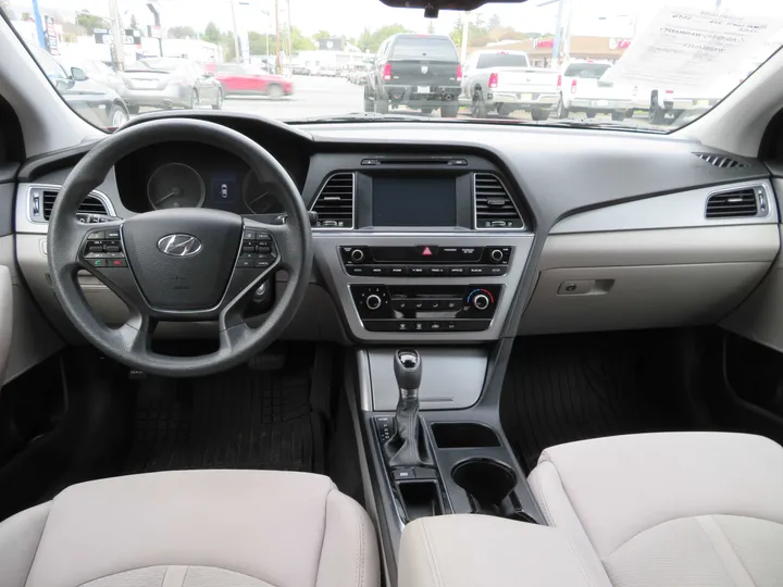 MAROON, 2016 HYUNDAI SONATA Image 14