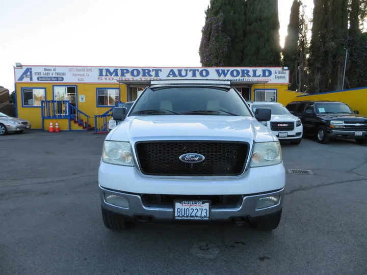 WHITE, 2004 FORD F150 SUPERCREW CAB Image 2