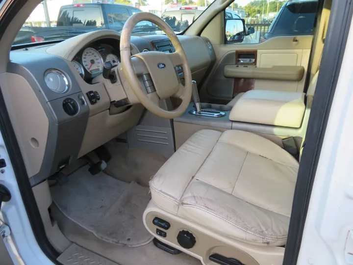 WHITE, 2004 FORD F150 SUPERCREW CAB 4X4 Image 9