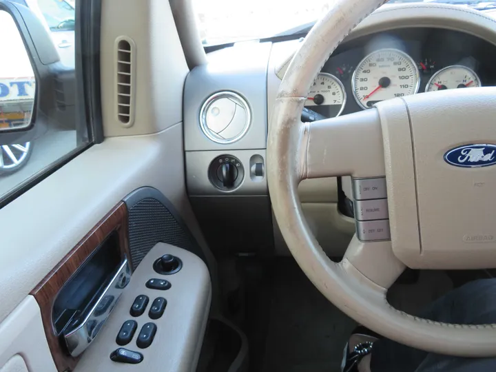 WHITE, 2004 FORD F150 SUPERCREW CAB 4X4 Image 19