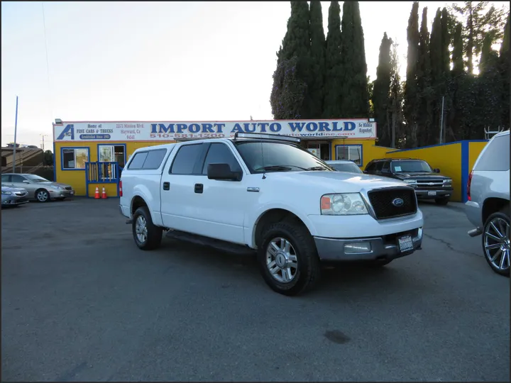 WHITE, 2004 FORD F150 SUPERCREW CAB Image 1