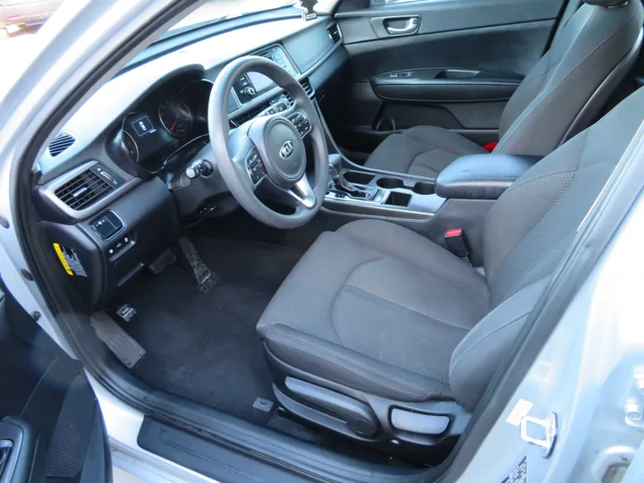 SILVER, 2016 KIA OPTIMA Image 9