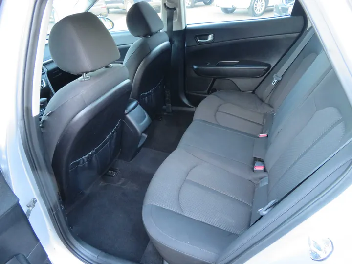SILVER, 2016 KIA OPTIMA Image 10