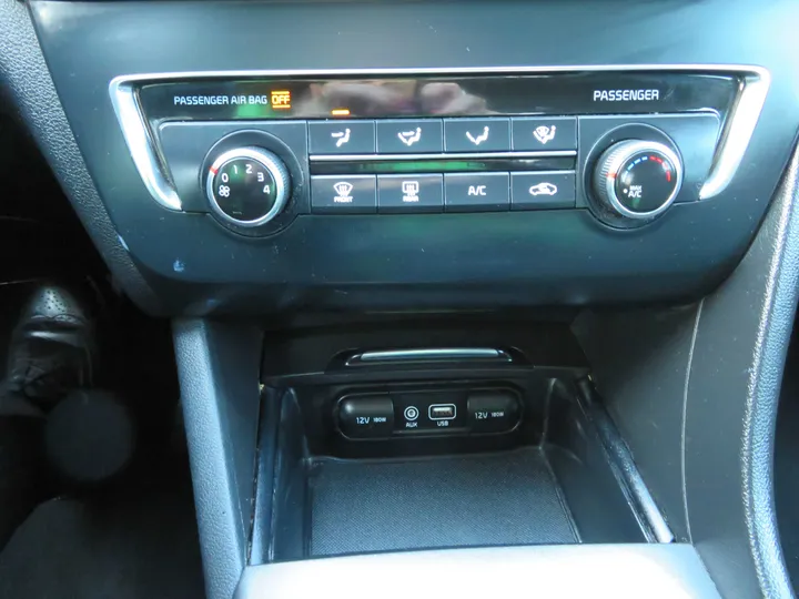 SILVER, 2016 KIA OPTIMA Image 26