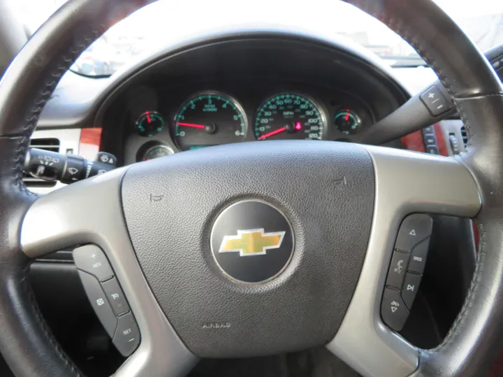 SILVER, 2013 CHEVROLET TAHOE Image 16