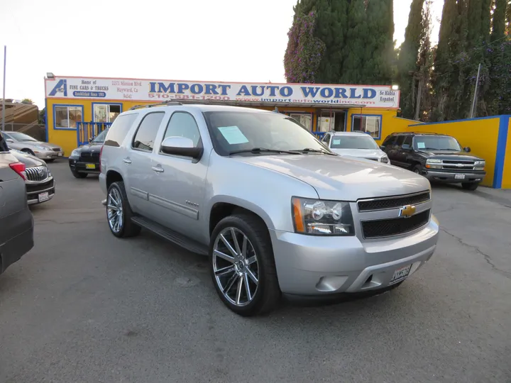 SILVER, 2013 CHEVROLET TAHOE Image 1