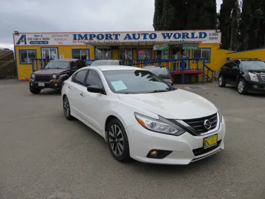 WHITE, 2017 NISSAN ALTIMA Image 4