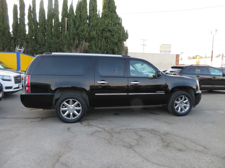 BLACK, 2013 GMC YUKON XL 1500 Image 4