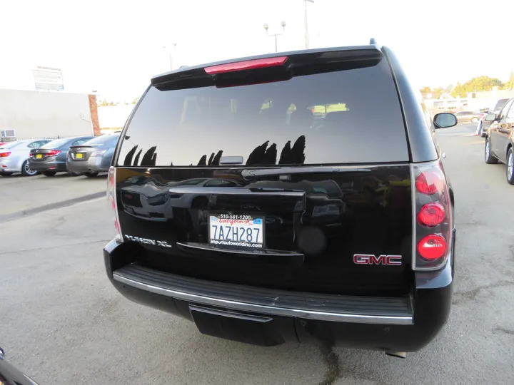 BLACK, 2013 GMC YUKON XL 1500 Image 6