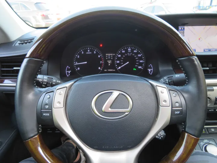 P. WHITE, 2013 LEXUS ES Image 18