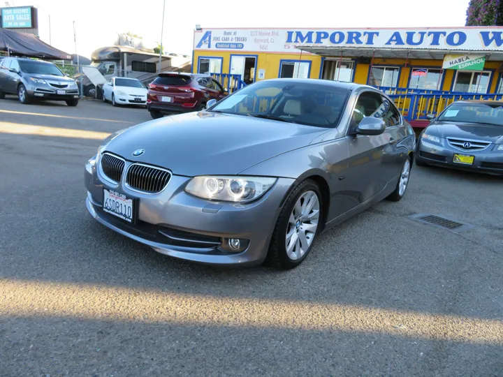 GRAY, 2011 BMW 3 SERIES Image 3