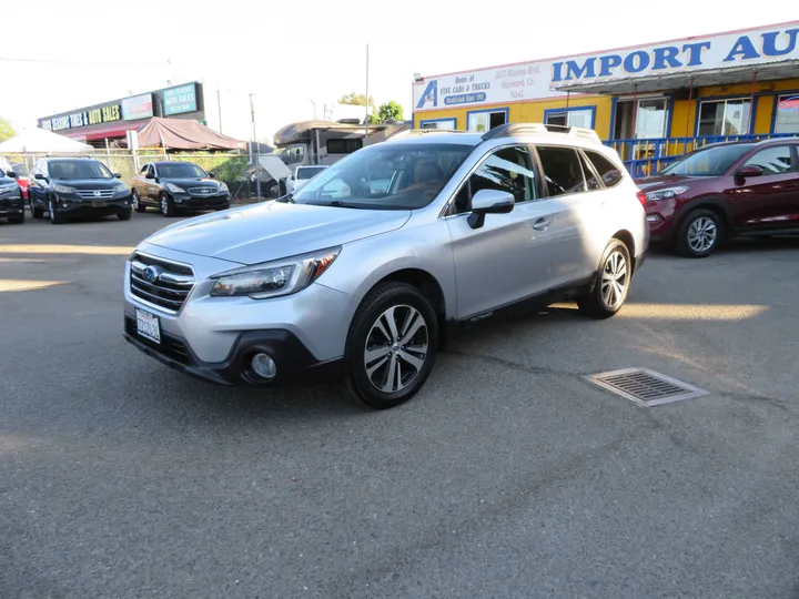 SILVER, 2018 SUBARU OUTBACK Image 3