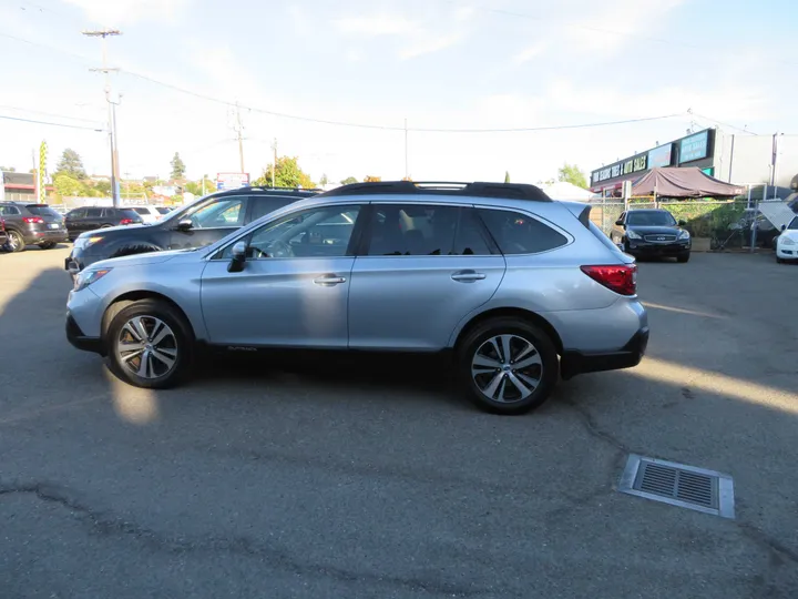 SILVER, 2018 SUBARU OUTBACK Image 8