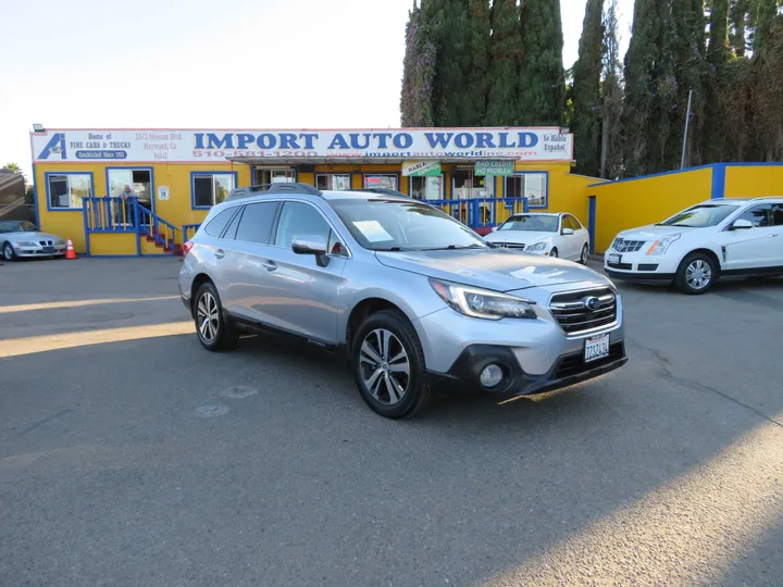 SILVER, 2018 SUBARU OUTBACK Image 1