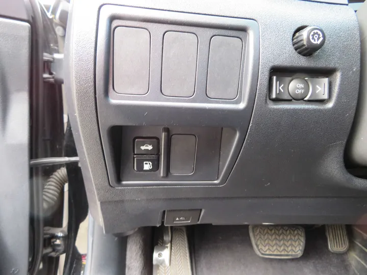 BLACK, 2006 LEXUS IS Image 20