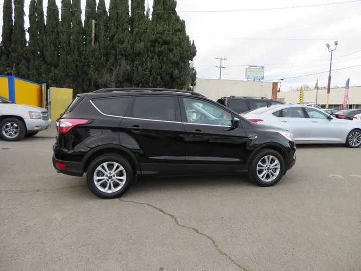 BLACK, 2018 FORD ESCAPE Image 4