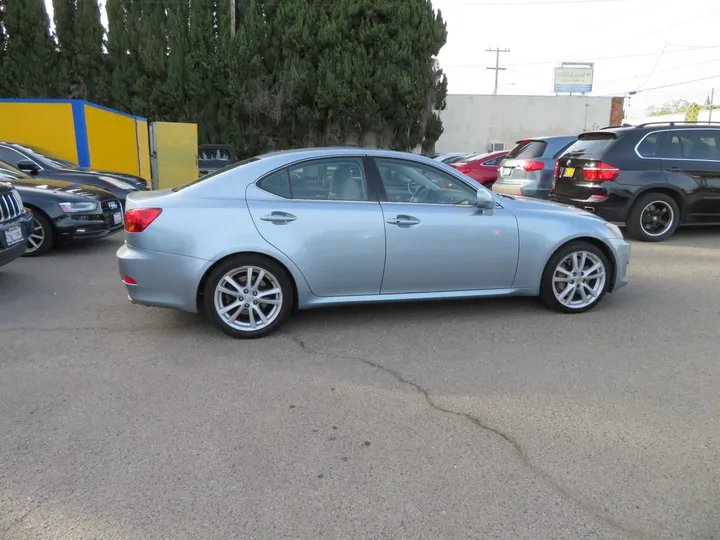 BLUE, 2006 LEXUS IS Image 4