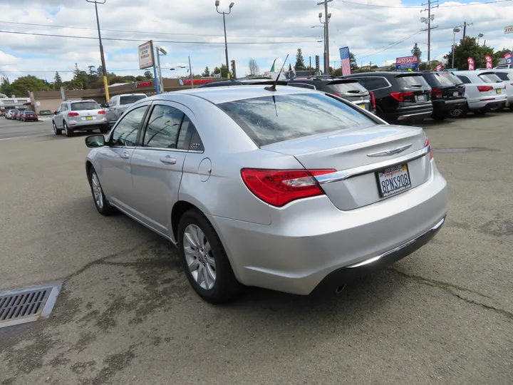 SILVER, 2011 CHRYSLER 200 Image 7