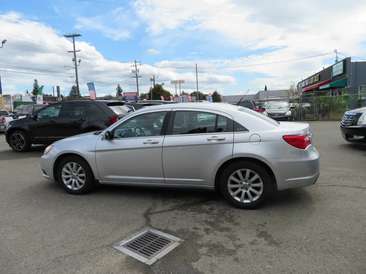 SILVER, 2011 CHRYSLER 200 Image 8